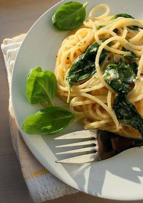 Spaghetti z cytryną i bazylią