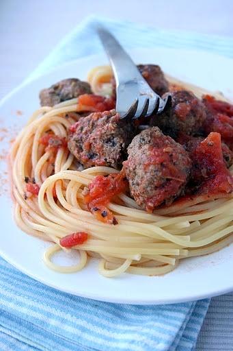 Spaghetti z kulkami mięsnymi