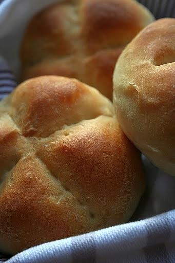 Francuskie bułeczki mleczne petit pains au lait