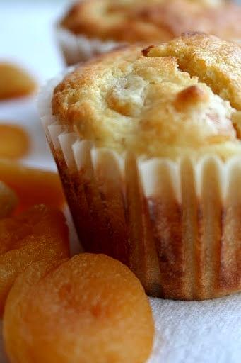 Muffiny z morelami i sokiem pomarańczowym