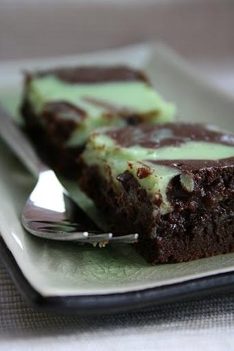 Sernikobrownies z miętą