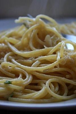 Spaghetti z sosem cebulowym