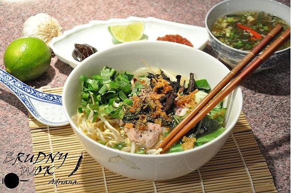 Zupa pho z gotowaną wołowiną – pho bo – pho with beef