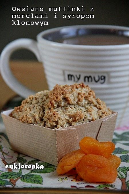 Owsianka na wynos muffiny z morelami i syropem klonowym