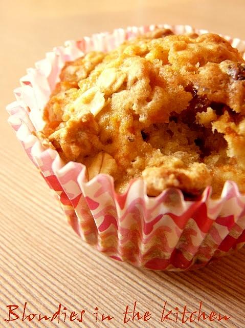 Muffiny marchewkowe z bananami i rodzynkami