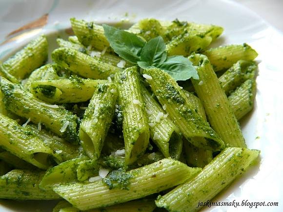 Penne z domowym pesto szpinakowym