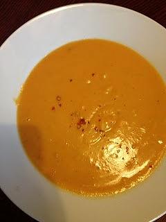 Kremowa zupa z batatów i chilli