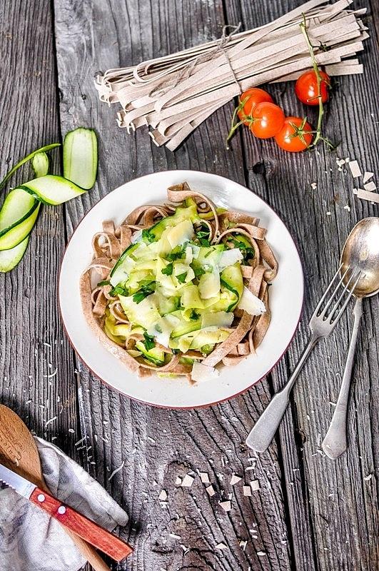 Tagliatelle z cukinią i kremowym sosem