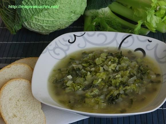 Zielona minestrone z warzyw włoskich i selera naciowego