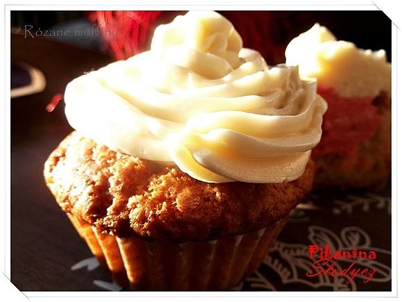 Różane muffiny z kremem maślanym