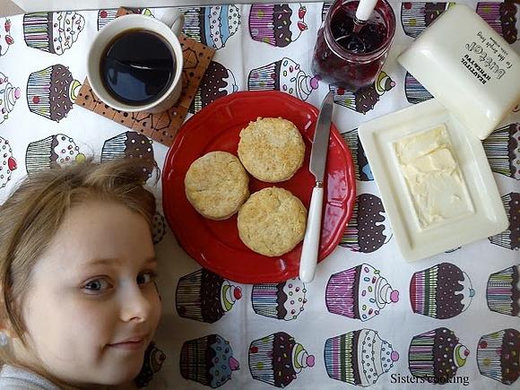 Scones Julianny z Wiśniami