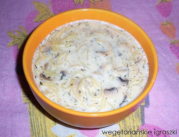 Pieczarkowa z makaronem