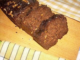 Chlebek piwno-bananowy z miodem spadziowym i imbirem