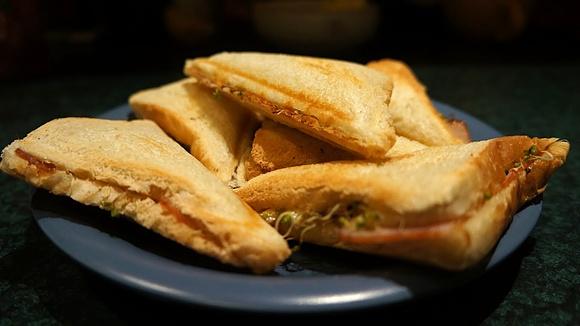 Domowy fast food - tosty na śniadanie lub kolację