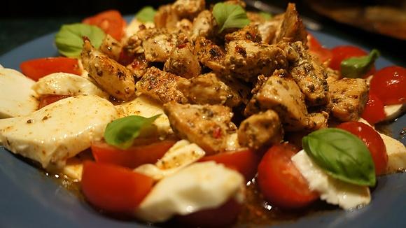 Sałatka caprese dla mężczyzn