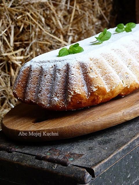 Babka drożdżowa z daktylami