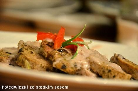 Polędwiczka w sosie z selera, róży i żurawiny