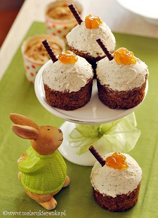 Muffiny pomarańczowe z marchewką i mąką pełnoziarnistą