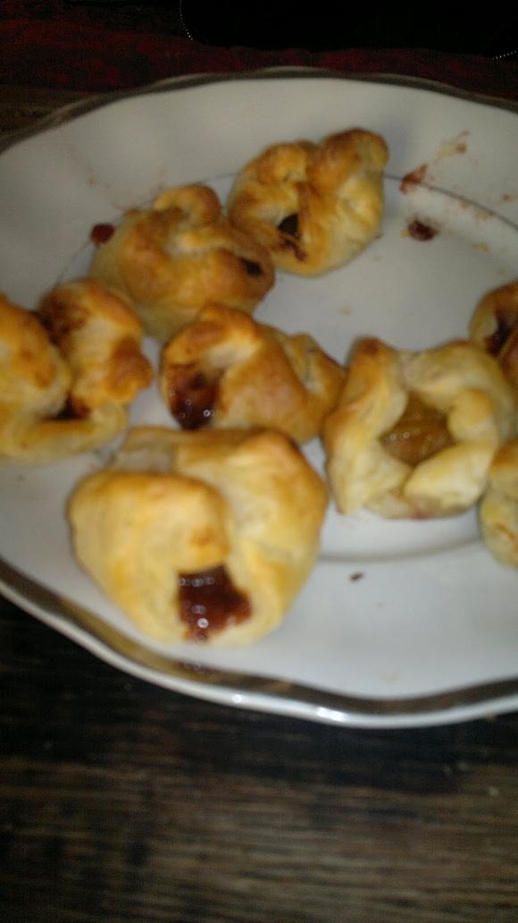 Ciasteczka z ciasta francuskiego z mrożonymi owocami