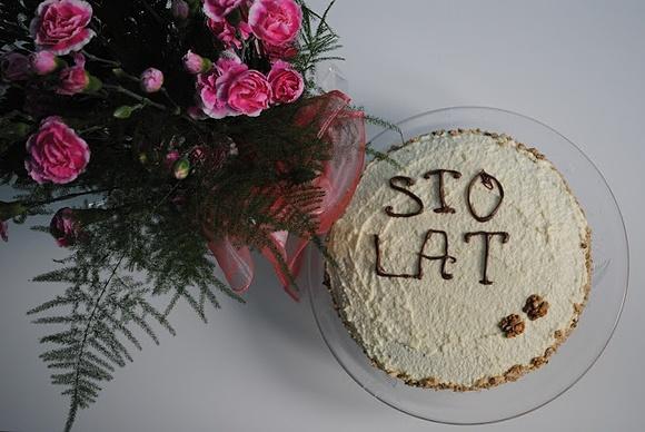 Tort piszinger ze śliwkową nutą