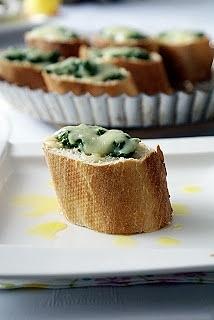 Grzanki z pesto i mozzarellą