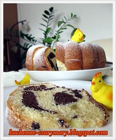 Babka marmurkowa z masła i mleka na Wielkanoc