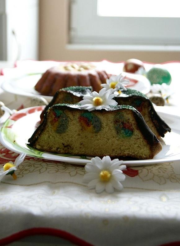 Pomarańczowa baba z niespodzianką - kolorowe ciasto wielkanocne
