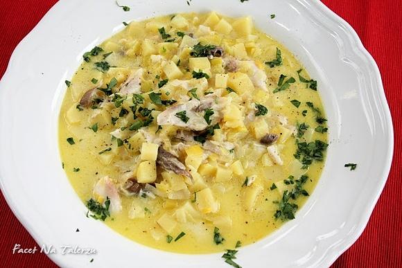 Zupa porowo-ziemniaczana z wędzonym trewalem