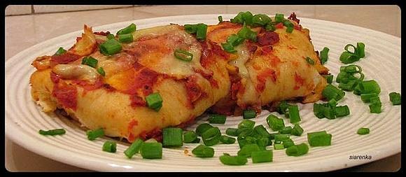 Wet burritos z mięsem i fasolą na obiad