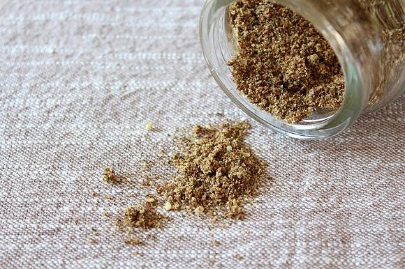 Za'atar (Zatar) - mieszanka przypraw do warzyw, sałatek i mięs