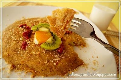 Omlet bananowy z ciasteczkami belVita
