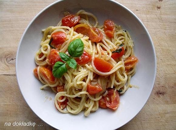 Spaghetti al pomodoro - makaron z sosem pomidorowym