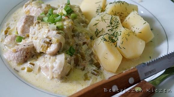 Kurczak w spodniach - piersi duszone w porach