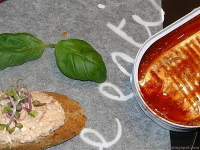 Pasta z makrelą w pomidorach