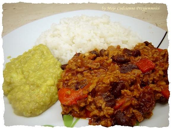 Chili con carne - pikantne danie meksykańskie z mięsem i papryką