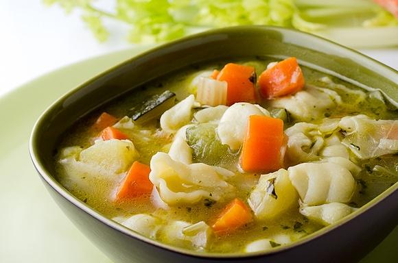 Minestrone - włoska zupa warzywna z makaronem