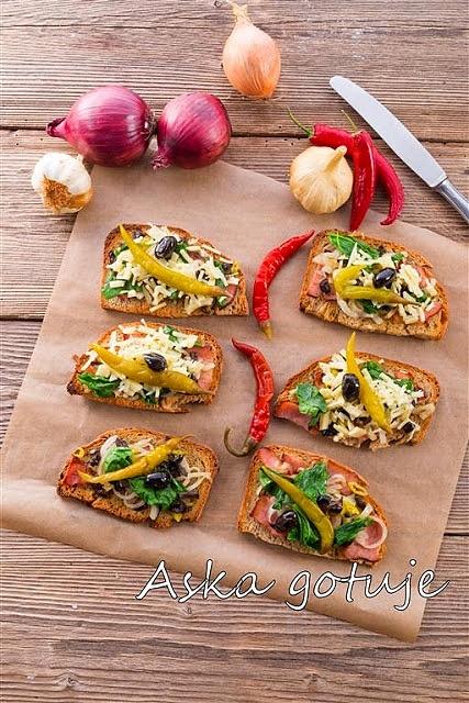 Bruschetta czy Bruschetta? Domowe grzanki z czosnkiem i oliwą
