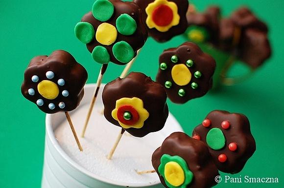 Wiosenne kawowe cake pops na wykorzystanie pozostałych ciast ze świąt