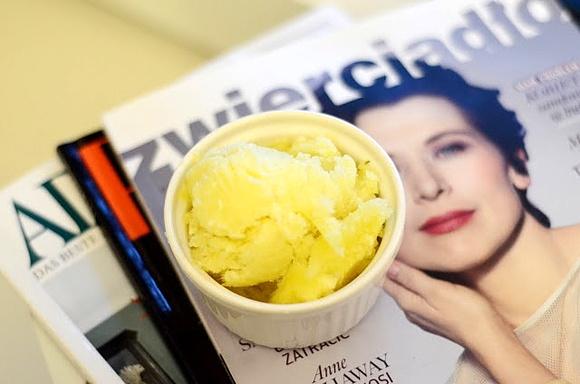 Sorbet ananasowy z wiórkami kokosowymi