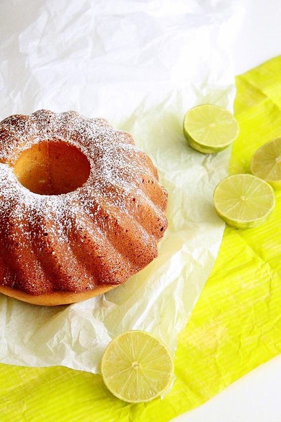 Babka limonkowa z białą czekoladą
