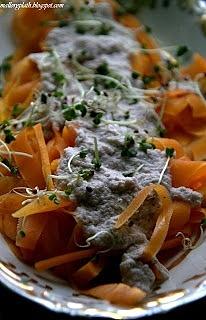 Spaghetti z marchew w sosie kokosowo-pomarańczowym