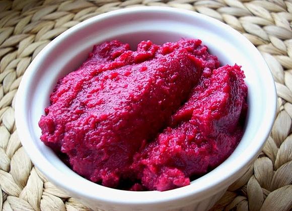 Ćwikłohummus z buraków i ciecierzycy, lekkie z chrzanem