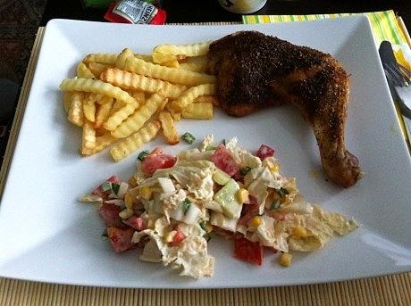 Sobotni kurczak z frytkami i surówką