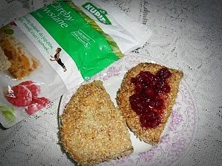 Tosty z otrębami owsianymi na chlebie z jajkiem