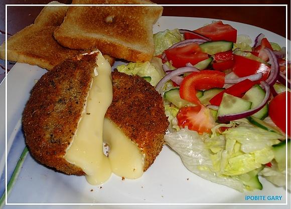 Panierowany camembert