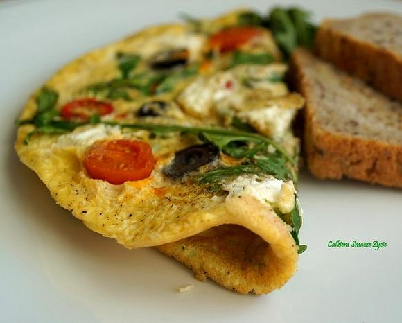 Omlet śródziemnomorski z rukolą