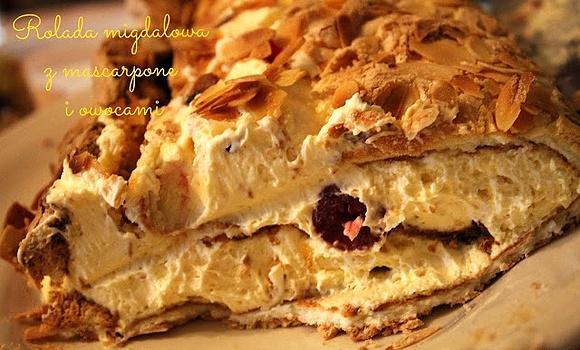 Rolada bezowo-migdałowa z mascarpone i owocami