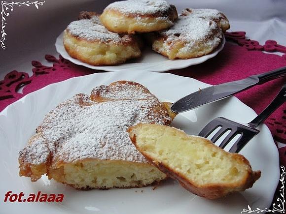 Drożdżowe racuchy z jabłkami