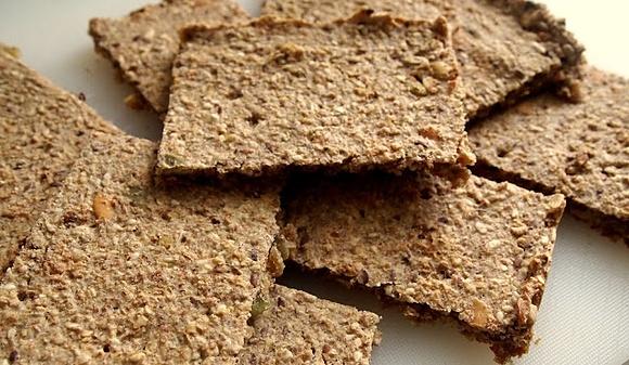 Razowe pełnoziarniste chrupkie pieczywo