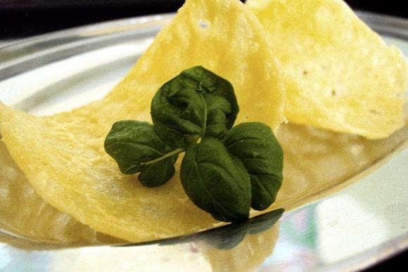 Wafelki parmezanowe jako dodatek i przekąska